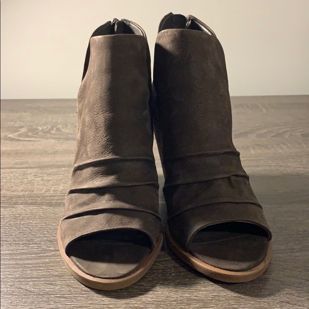 Brown/Tan Heel Boots